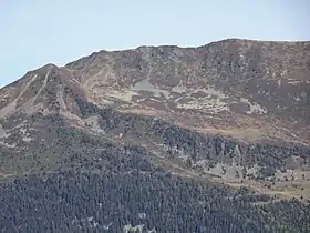 L'aiguillette des Houches vue depuis le mont Lachat au sud par-delà la vallée de Chamonix.