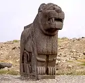 Statue de lion sur le site d'Ain Dara.