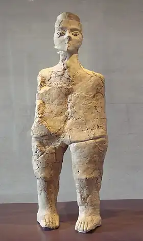 Statue de ʿAin Ghazal au musée du Louvre, à Paris