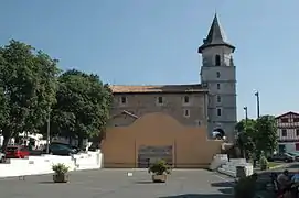 Le fronton et l'église d'Ainhoa