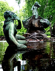 Statue d'Aïno sculptée par Emil Wikström.