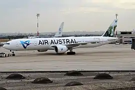 Nouvelle livrée Air Austral (chaque appareil a une couleur de gouverne différente)