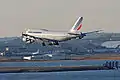 Atterrissage d'un Boeing 747 d'Air France en provenance de Paris-Charles-de-Gaulle.