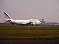 Le vol AF345 avant le décollage sur la piste 06L-24R, un Boeing 747-428 d'Air France vers Paris.