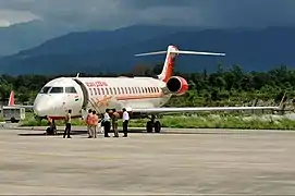 Un Bombardier CRJ700 de Air India, stationné à l'aéroport Jolly Grant, qui dessert Dehradun.