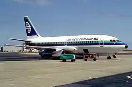 Boeing 737-219C, ZK-NQC en 1983.