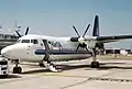 Un Fokker F50 avec sa livrée définitive à l’aéroport de Guernesey en 1995.