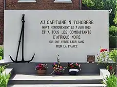 Monument à la mémoire du Capitaine N'Tchorere et à tous les combattants d'Afrique  noire qui ont versé leur sang pour la France.