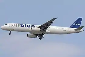 AP-BJB, l'Airbus A321 impliqué dans l'accident, ici à l'aéroport international de Dubaï en février 2007.