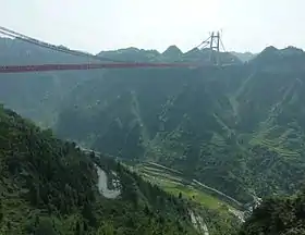 Vue du pont Aizhai en construction en août 2011.