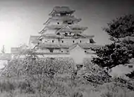 Le château d'Aizuwakamatsu endommagé après la bataille d'Aizu.