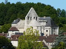 Le château à côté de l'église Saint-Martin