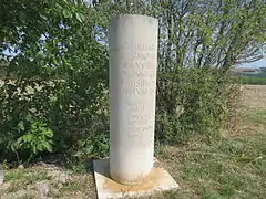 Reconstitution de borne milliaire sur la voie romaine Alésia Sombernon et sur le chemin Alésia Bibracte.