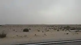 Vue du Qurayn Abu al Bawl depuis la route Qatar-Émirats arabes unis.