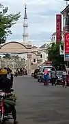 La mosquée dans la ville.