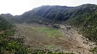 Grande doline près de Al Malek, Gouvernorat de Lattaquié, Syrie.