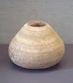 Pot d'albâtre région du milieu de l'Euphrate, 6500 av. J.-C., musée du Louvre.