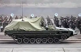 Le VCI T-15 reprend le train de roulement du char T-14.