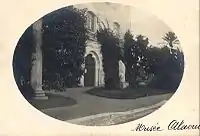 Photographie ancienne de l'entrée du musée vers 1890.