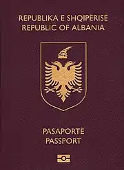 Couverture d'un passeport albanais