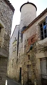 Ancienne maison des Mirepoises, façade sur rue avec la tour-escalier.