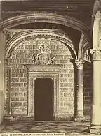 Porte intérieure avec le blason de Tavera (Jean Laurent, entre c. 1865 et c. 1890).