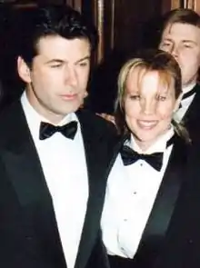 Photo de Alec Baldwin et Kim Basinger en smoking à la 19e cérémonie des Césars en 1994