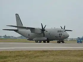 Un C-27J de la force aérienne italienne au sol en 2007.