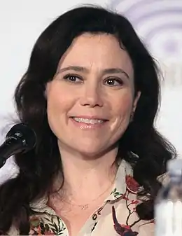 Alex Borstein interprète Susie.