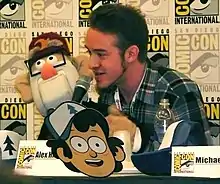 Description de l'image Alex Hirsch and Grunkle Stan puppet at San Diego Comic-Con International 2013.jpg.