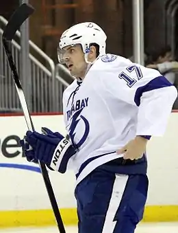 Photographie d'un joueur de Tampa Bay avec un maillot blanc