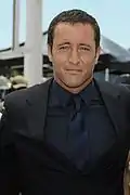 Alex O'Loughlin interprète Kevin Hiatt