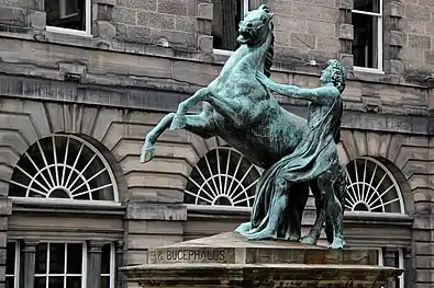 Statue en bronze représentant Alexandre et Bucéphale