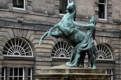 Alexandre & Bucéphale de John Steell, situé dans la cour des City Chambers d’Édimbourg.