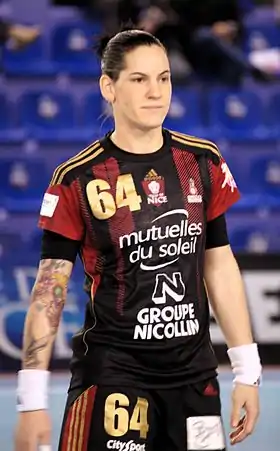 Alexandra Lacrabère sous le maillot de l'OGC Nice en janvier 2016