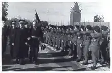 Cérémonie annuelle au cimetière de Chasselay durant la Seconde Guerre mondiale, avec notamment Alexandre Angeli, préfet du Rhône.