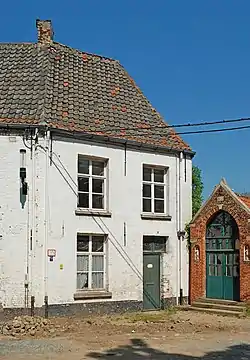 Maison de l'Immaculée Conception (no 43) et chapelle Saint-Antoine.