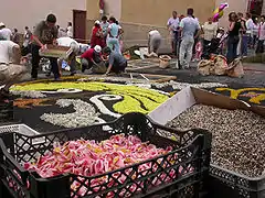 Fabrication de tapis de fleurs à La Orotava.