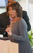 Alfre Woodard, Golden Globe de la meilleure actrice dans une mini-série ou un téléfilm en 1998 pour son rôle dans La Couleur du sang et en 2001 pour son rôle dans Holiday Heart (en).