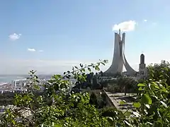 Vue du monument depuis le téléphérique d'El Madania.