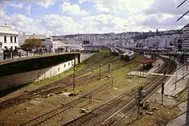 Quais de la gare d'Agha.