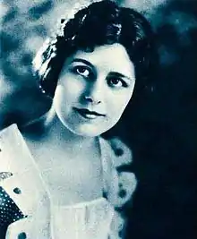 Description de l'image Alice Calhoun from Stars of the Photoplay.jpg.