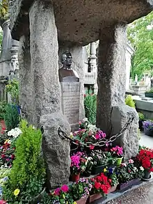 Tombe d'Allan Kardec, au cimetière du Père-Lachaise.