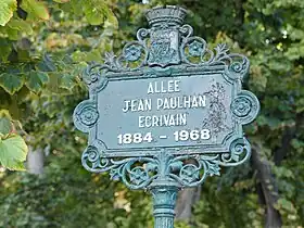 Voir la plaque.