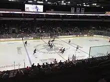 Photographie d'une rencontre entre les Americans d'Allen et les Brahmas de Fort Worth au Allen Event Center.