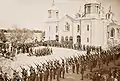 Les troupes d'Allenby en mars 1917 devant la cathédrale de la Sainte-Trinité
