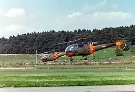 Deux SA−316 B Alouette III à Dübendorf en 1980.