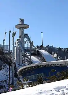 Deux tremplins de saut à ski en Corée du Sud.