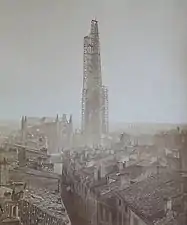 Échafaudage de la tour Saint-Michel en 1865.