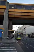 Tramway T1 du réseau STAS sous la gare Carnot.